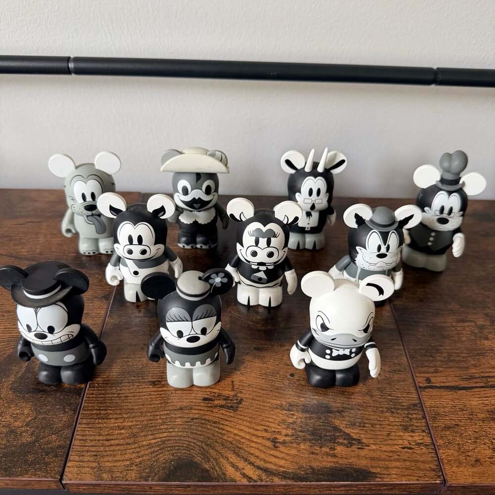 Disney Vinylmation Classics Collection Black And White Set Of 10